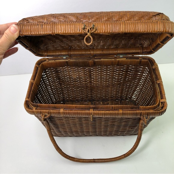 Vintage Brown Delicate Woven Wicker Storage Basket Double Handles Hinged Lid - Picture 6 of 6